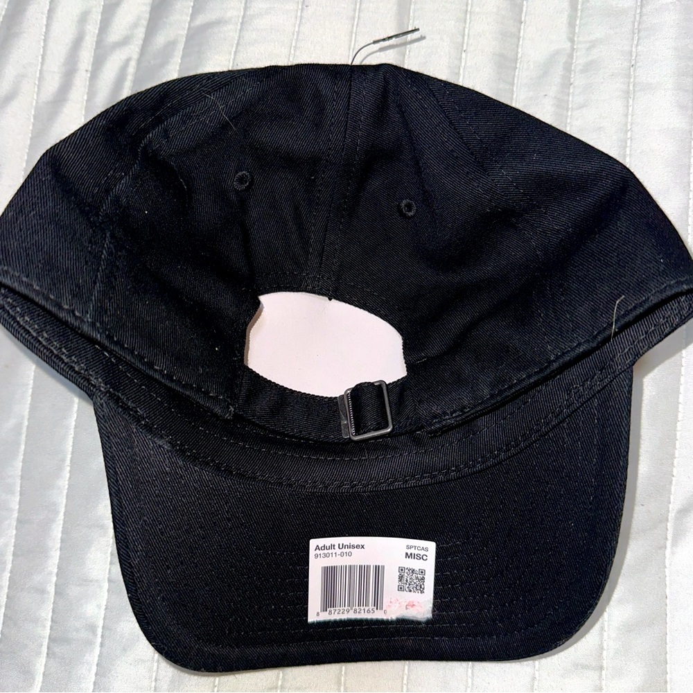 New hat with labels still on . Heritage86 Nike just do it